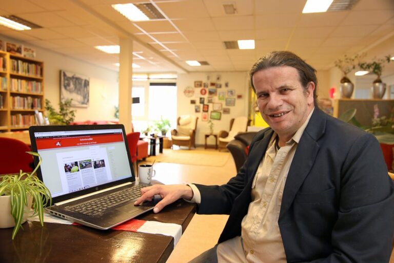 Mark Ormel houdt wijkbewoners op de hoogte met de wijkkrant