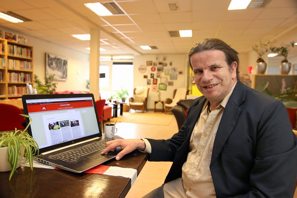 Mark Ormel houdt wijkbewoners op de hoogte met de wijkkrant